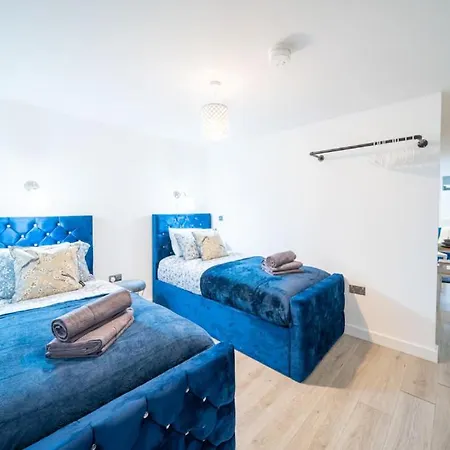 Stylish Modern * Bradford (West Yorkshire)