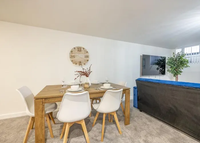 Stylish Modern Apartment *